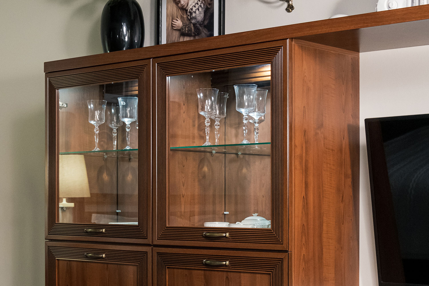 Распашные шкафы - изображение №7 "Шкаф Адажио"  на www.Angstrem-mebel.ru