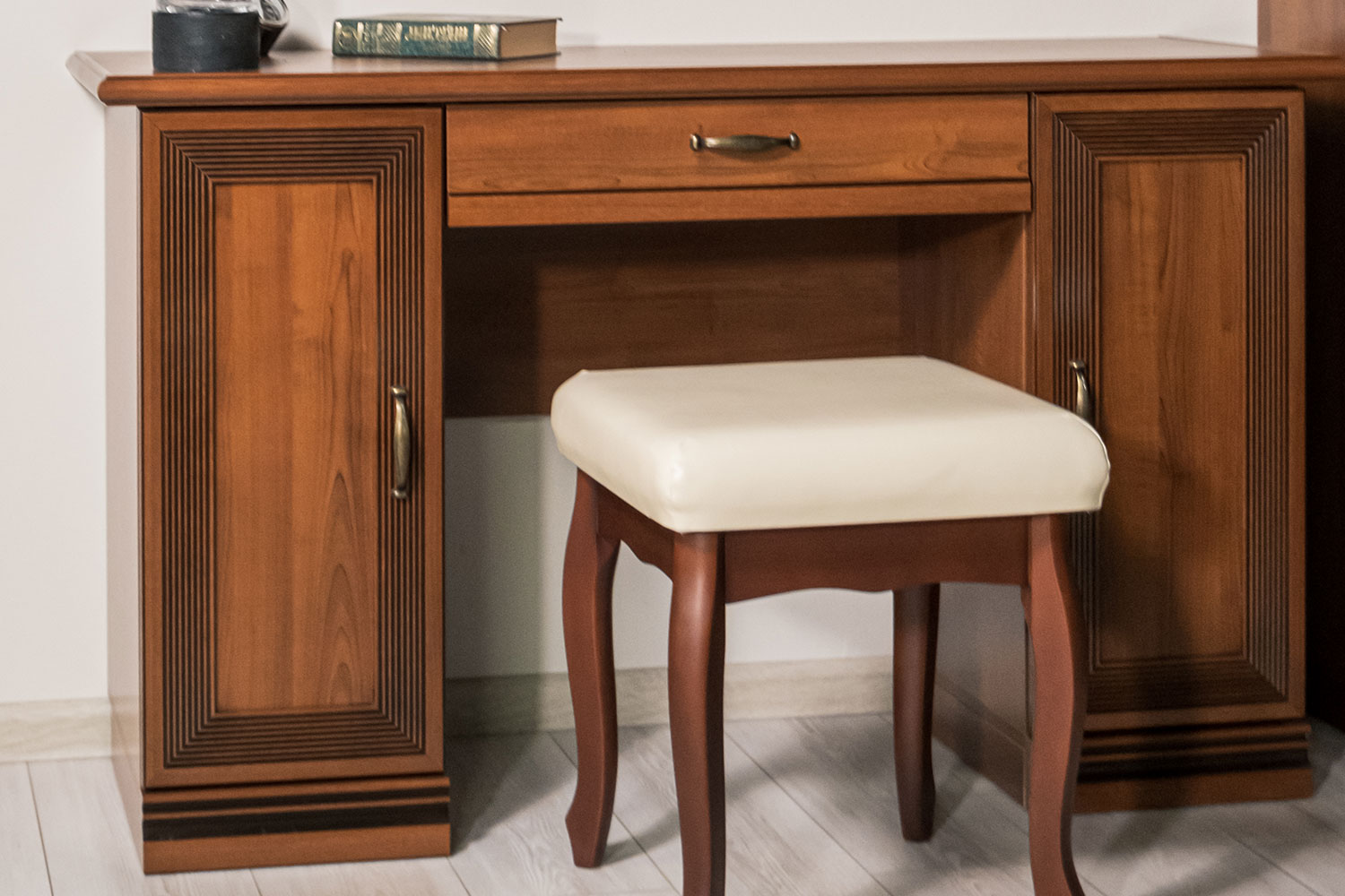 Туалетные столы - изображение №6 "Стол туалетный Адажио"  на www.Angstrem-mebel.ru