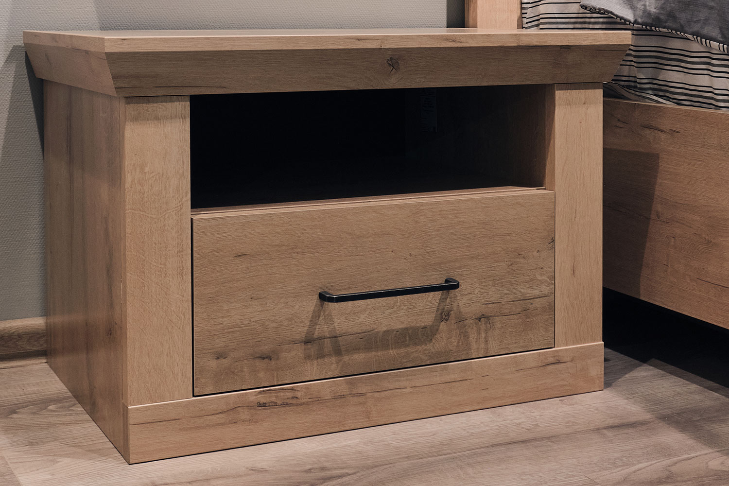 Прикроватные тумбы - изображение №8 "Прикроватная тумба Магнум с выдвижным ящиком"  на www.Angstrem-mebel.ru