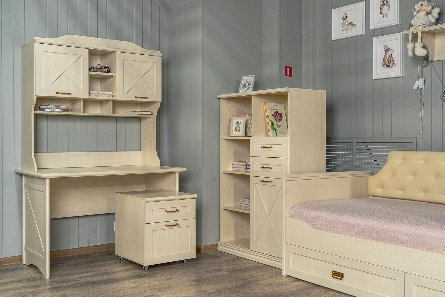 Письменные столы - изображение №8 "Письменный стол Кантри"  на www.Angstrem-mebel.ru