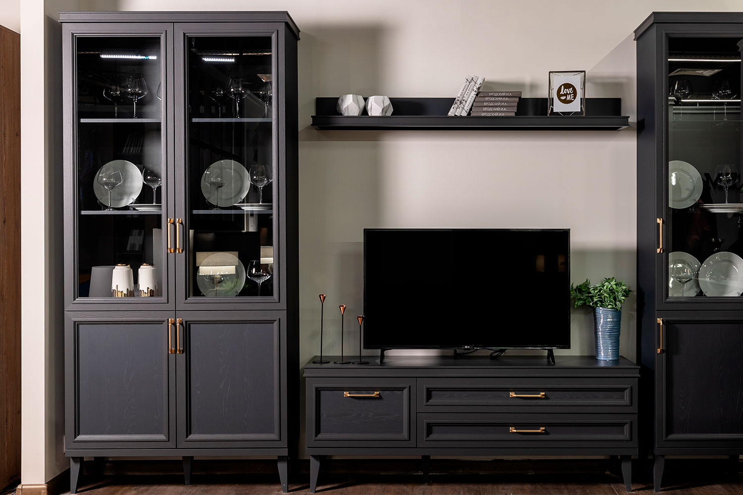 Шкафы-витрины - изображение №4 "Шкаф Орландо с полками из ЛДСП"  на www.Angstrem-mebel.ru