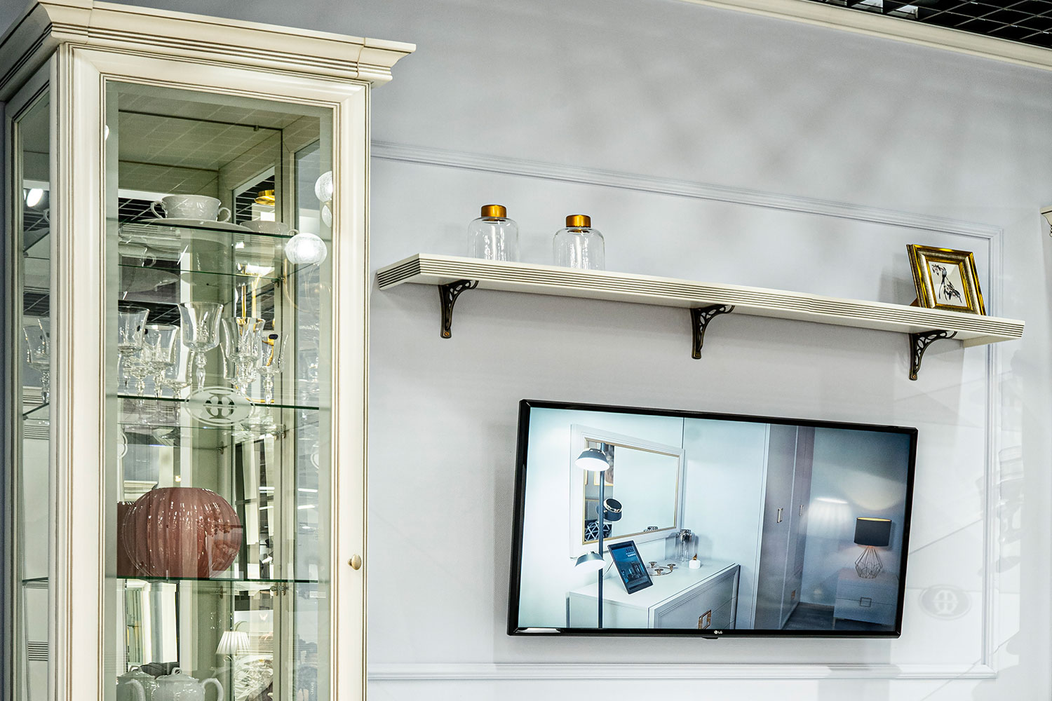 Шкафы-витрины - изображение №7 "Шкаф Изотта"  на www.Angstrem-mebel.ru