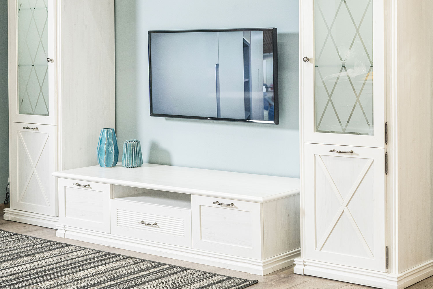 Тумбы под телевизор - изображение №10 "Тумба Кантри под телевизор с выдвижными ящиками"  на www.Angstrem-mebel.ru