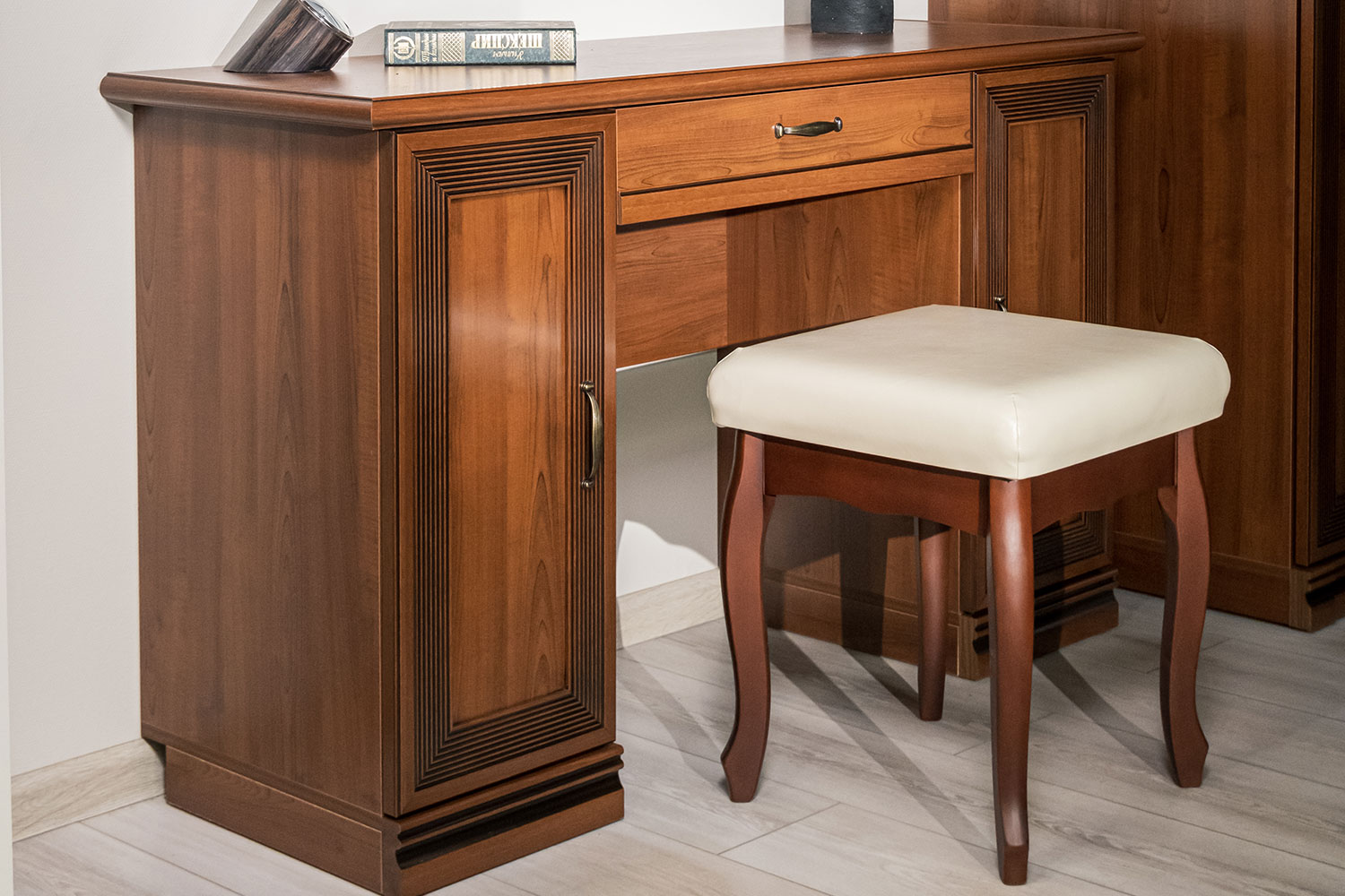 Туалетные столы - изображение №7 "Стол туалетный Адажио"  на www.Angstrem-mebel.ru