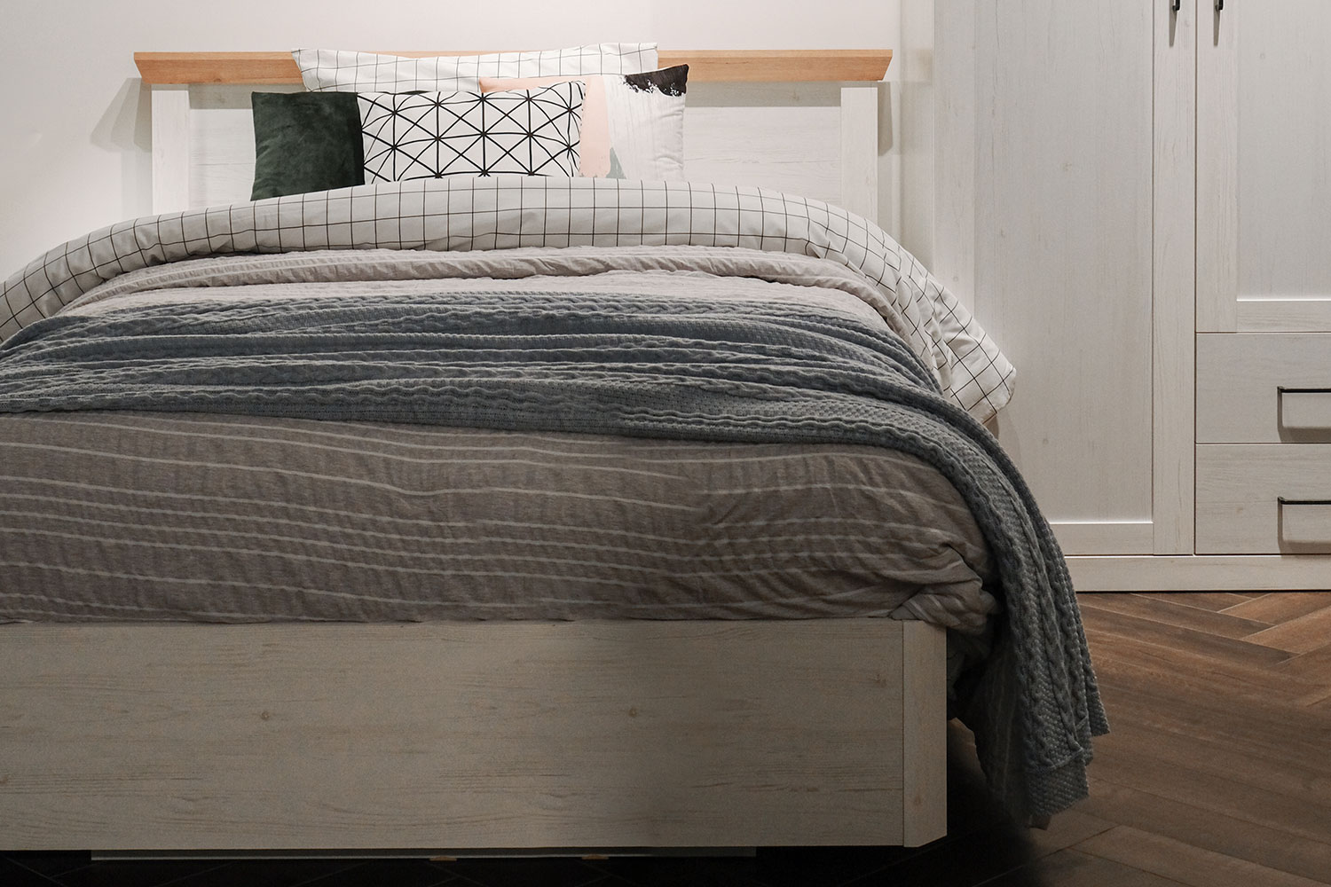 Двуспальные кровати - изображение №14 "Кровать Магнум 180 х 200"  на www.Angstrem-mebel.ru