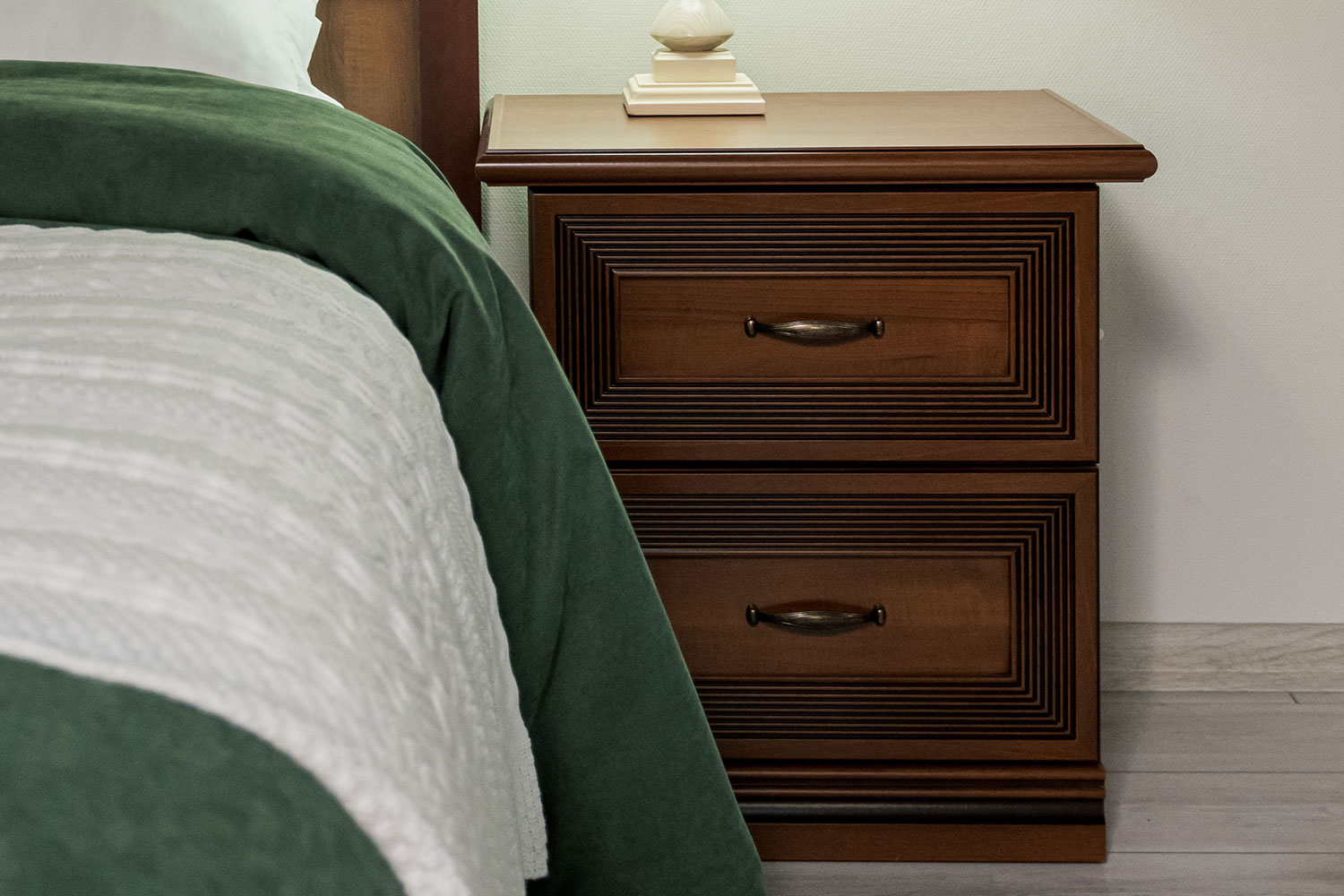 Прикроватные тумбы - изображение №7 "Прикроватная тумба Адажио с выдвижными ящиками"  на www.Angstrem-mebel.ru