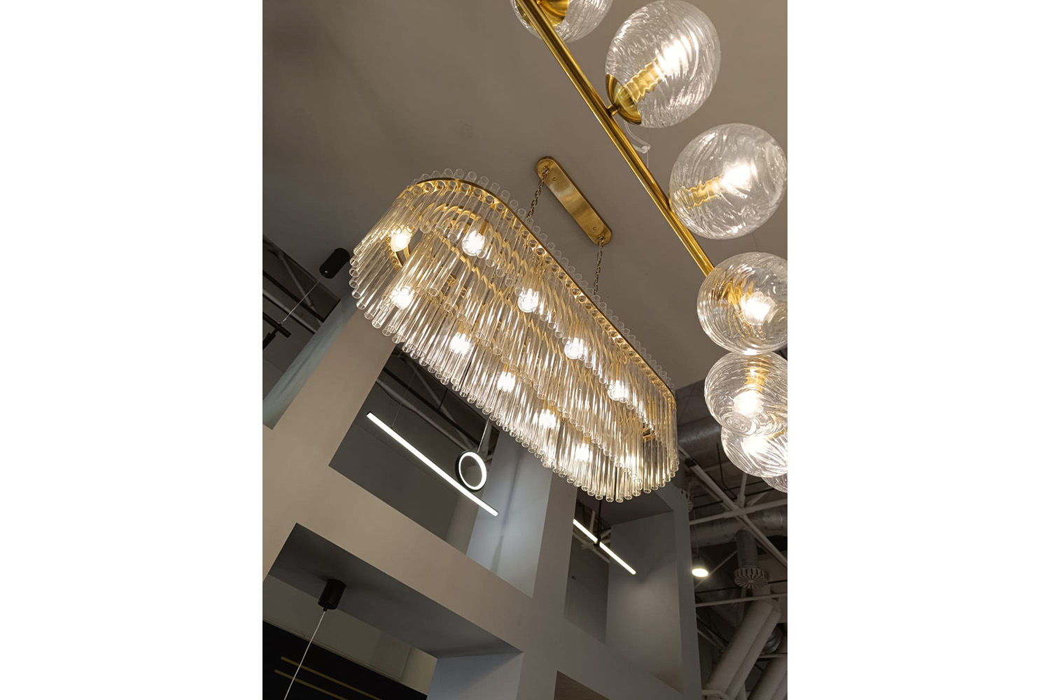 Освещение - изображение №7 "Подвесная люстра Rubum L1000*W350*H520/1380 12*E14*40W"  на www.Angstrem-mebel.ru