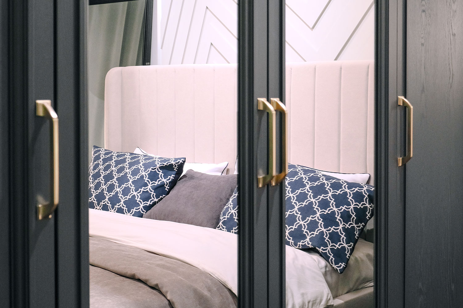 Шкафы платяные - изображение №11 "Шкаф для одежды Орландо"  на www.Angstrem-mebel.ru