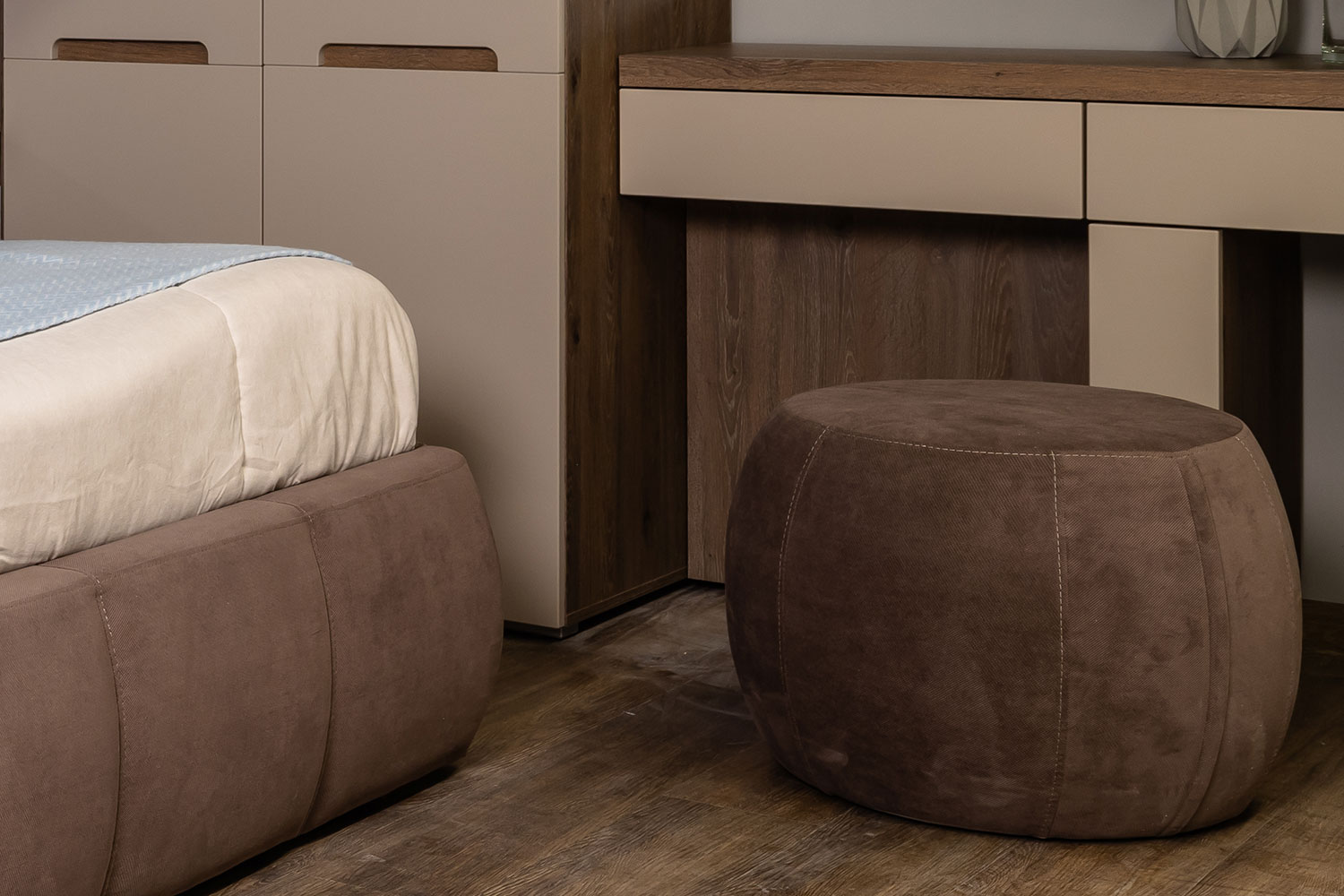 Туалетные столы - изображение №6 "Стол Анри туалетный с выдвижными ящиками"  на www.Angstrem-mebel.ru