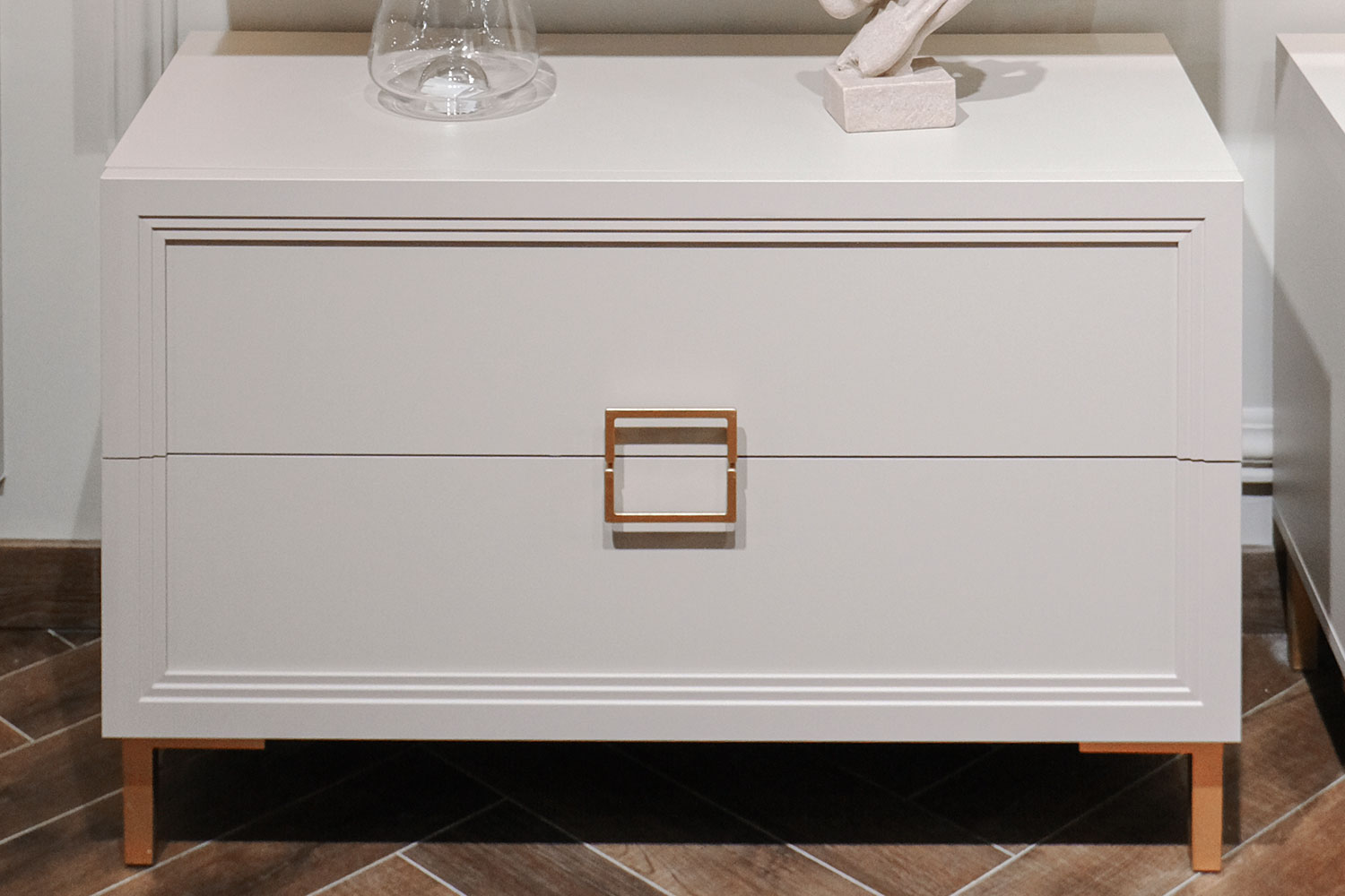 Прикроватные тумбы - изображение №11 "Прикроватная тумба Дольче с выдвижными ящиками"  на www.Angstrem-mebel.ru