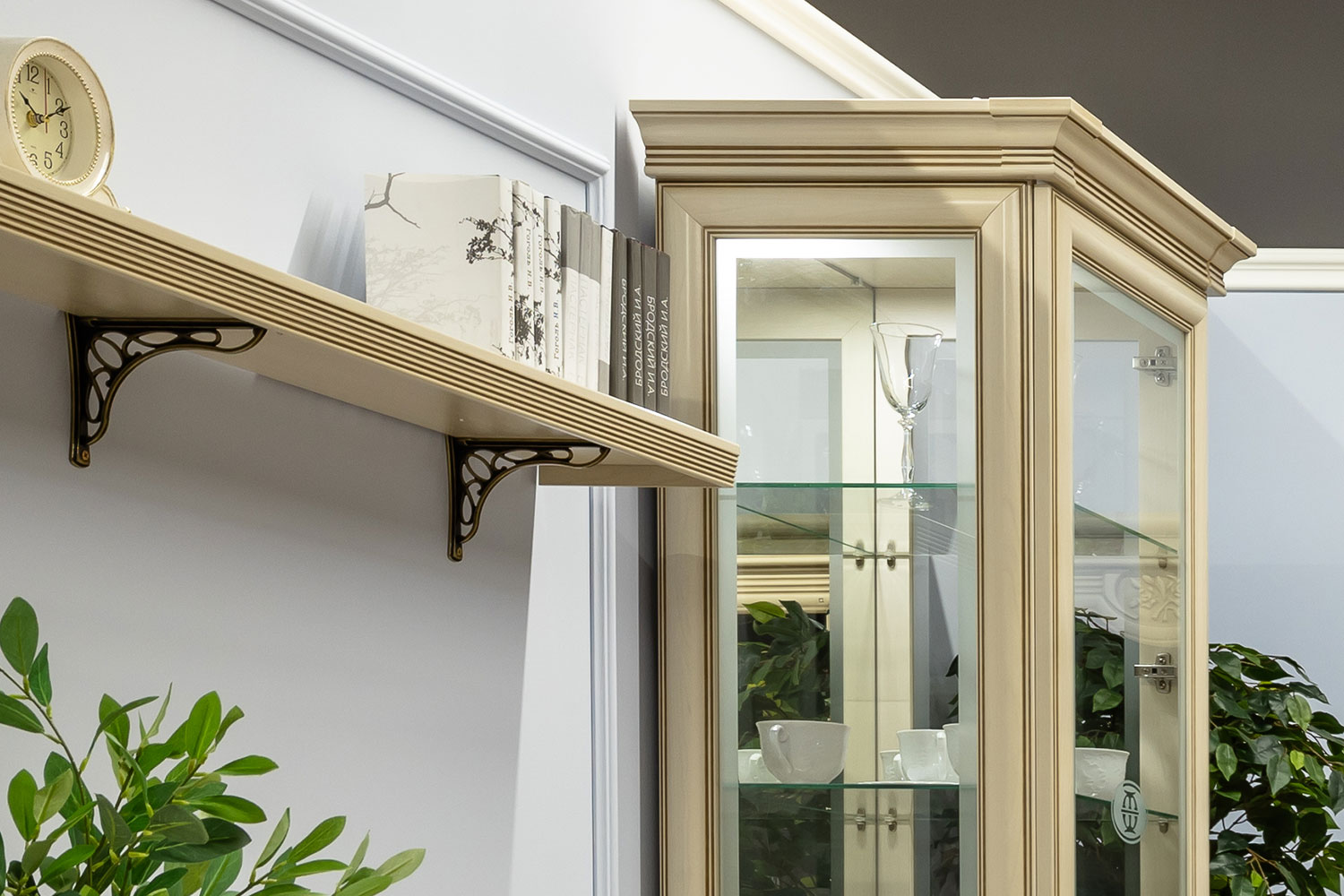 Шкафы-витрины - изображение №9 "Шкаф Изотта"  на www.Angstrem-mebel.ru