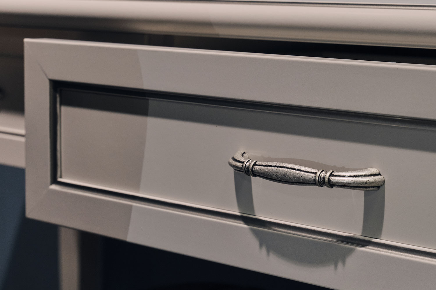 Туалетные столы - изображение №7 "Туалетный стол Адажио с выдвижными ящиками"  на www.Angstrem-mebel.ru