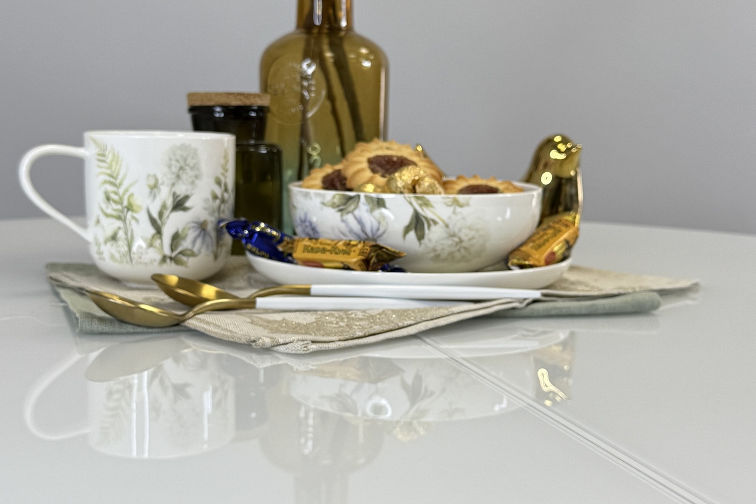 Обеденные столы - изображение №14 "Стол обеденный Мане раздвижной венге/белый с черными опорами"  на www.Angstrem-mebel.ru