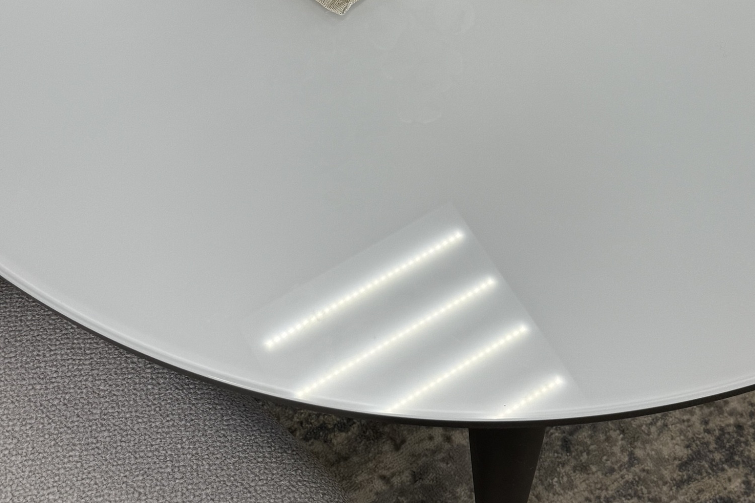 Обеденные столы - изображение №6 "Стол обеденный Мане раздвижной венге/белый с черными опорами"  на www.Angstrem-mebel.ru