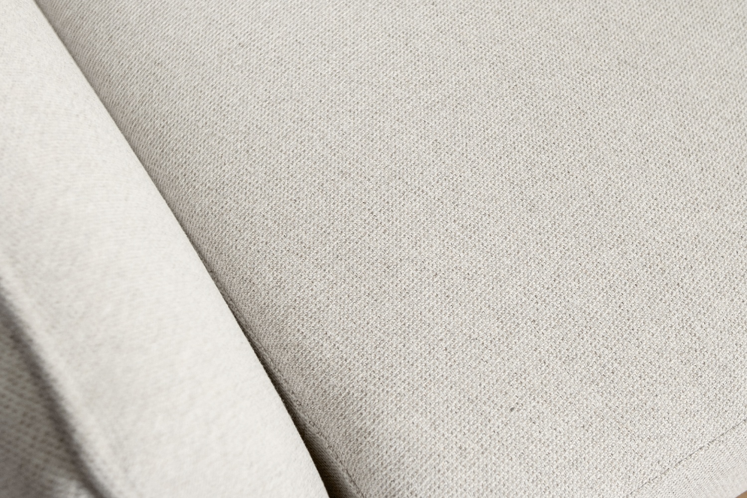 Прямые диваны - изображение №7 "Диван АННИКА NEW 2-х местный, опоры черные"  на www.Angstrem-mebel.ru