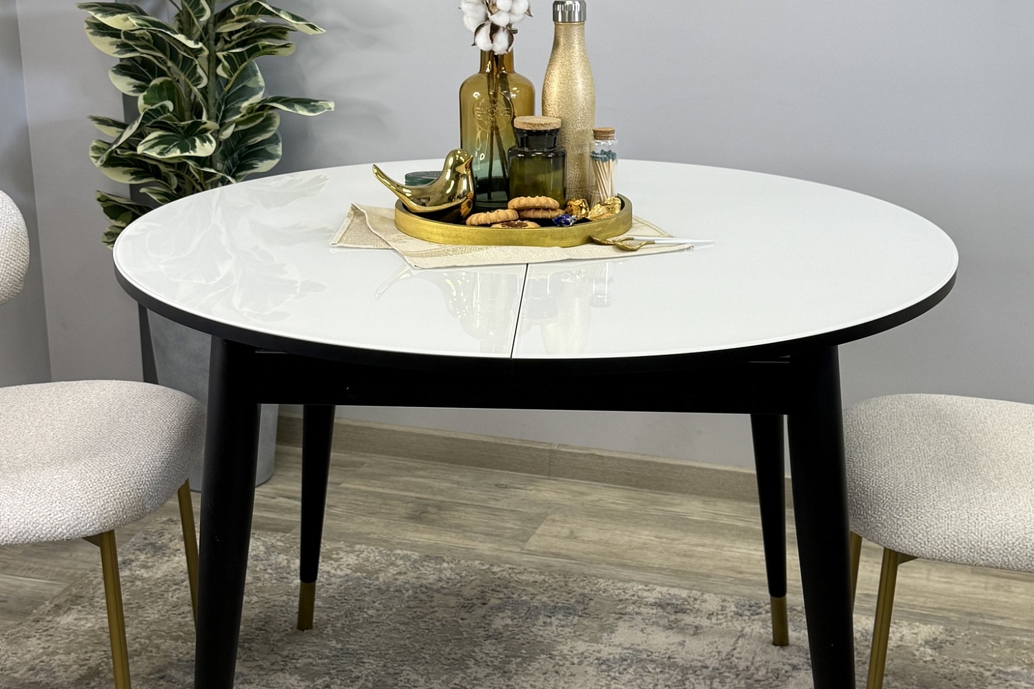 Обеденные столы - изображение №13 "Стол обеденный Мане раздвижной венге/белый с черными опорами"  на www.Angstrem-mebel.ru